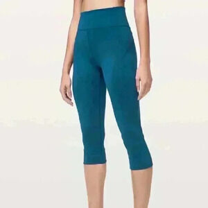 Lululemon In Movement Crop
*Everlux 19"
Deep Marine Sz 8 like new!
